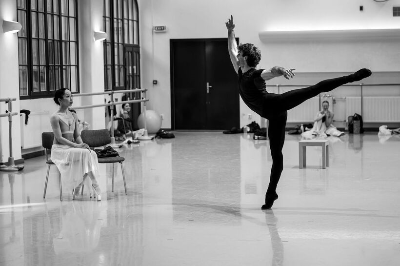 Federico Ievoli and Aya Okumura rehearsing L’Histoire de Manon. Photo: Sergei Gherciu.
